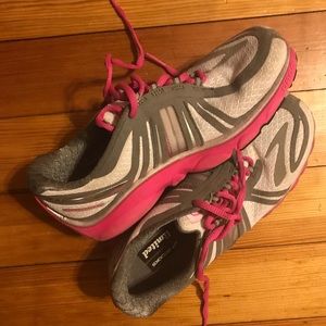 Brooks pure cadence limited tennis shoes